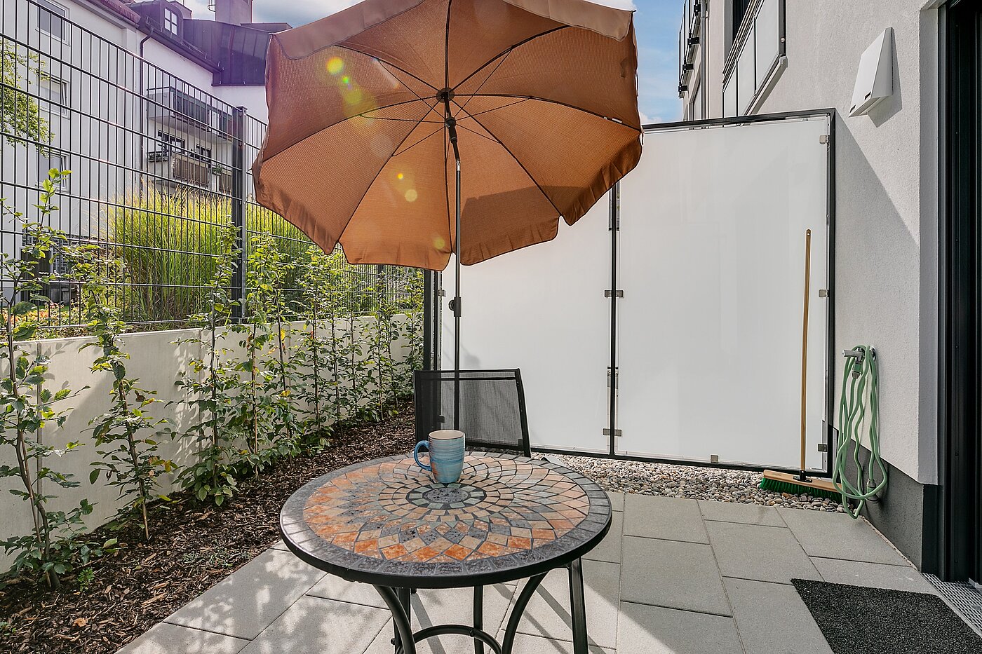Appartamento al piano terra a 1 camera | München-Milbertshofen | 2202ML8 | ...und kleinem Grünstreifen