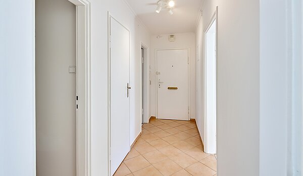 Appartamento a 3 camere | München-Bogenhausen | 70310 | Flur Blickrichtung Eingang