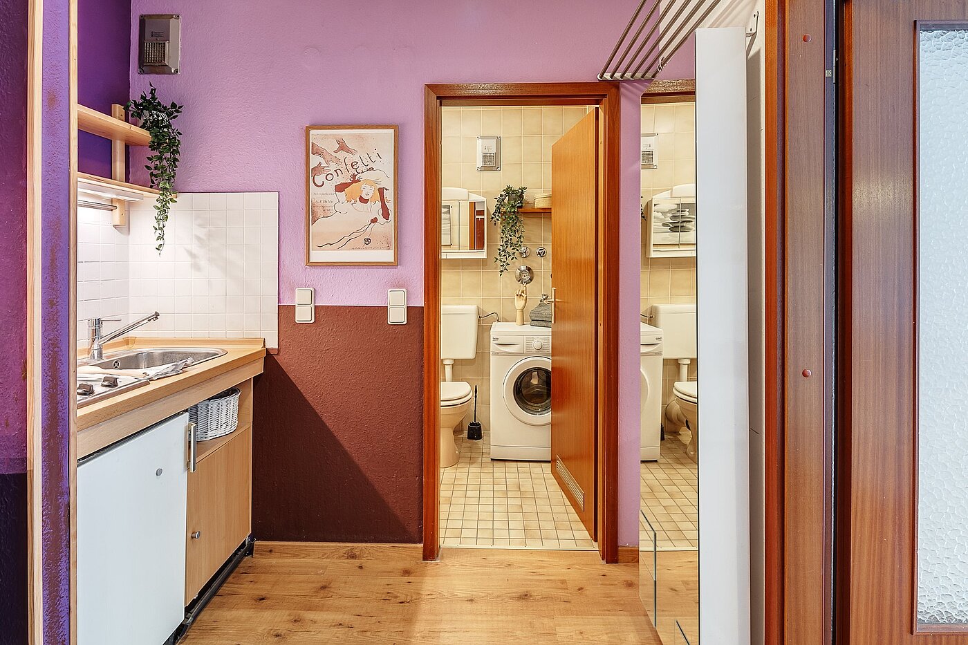 Appartamento a 1 camera | München-Schwabing | 2104ML4 | Blick vom Flur ins Badezimmer