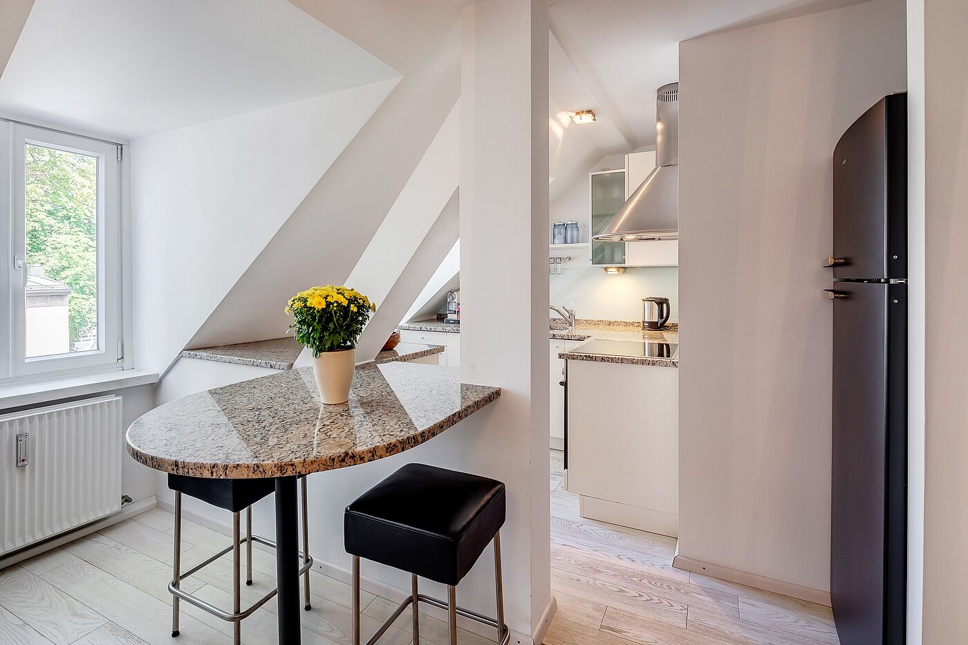 Appartamento a 2 camere | München-Isarvorstadt | 70089 | Essecke mit Küchentresen