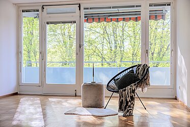 Bogenhausen: appartamento di 3,5 locali adatto agli anziani, in un contesto verde e centrale (disponibile)