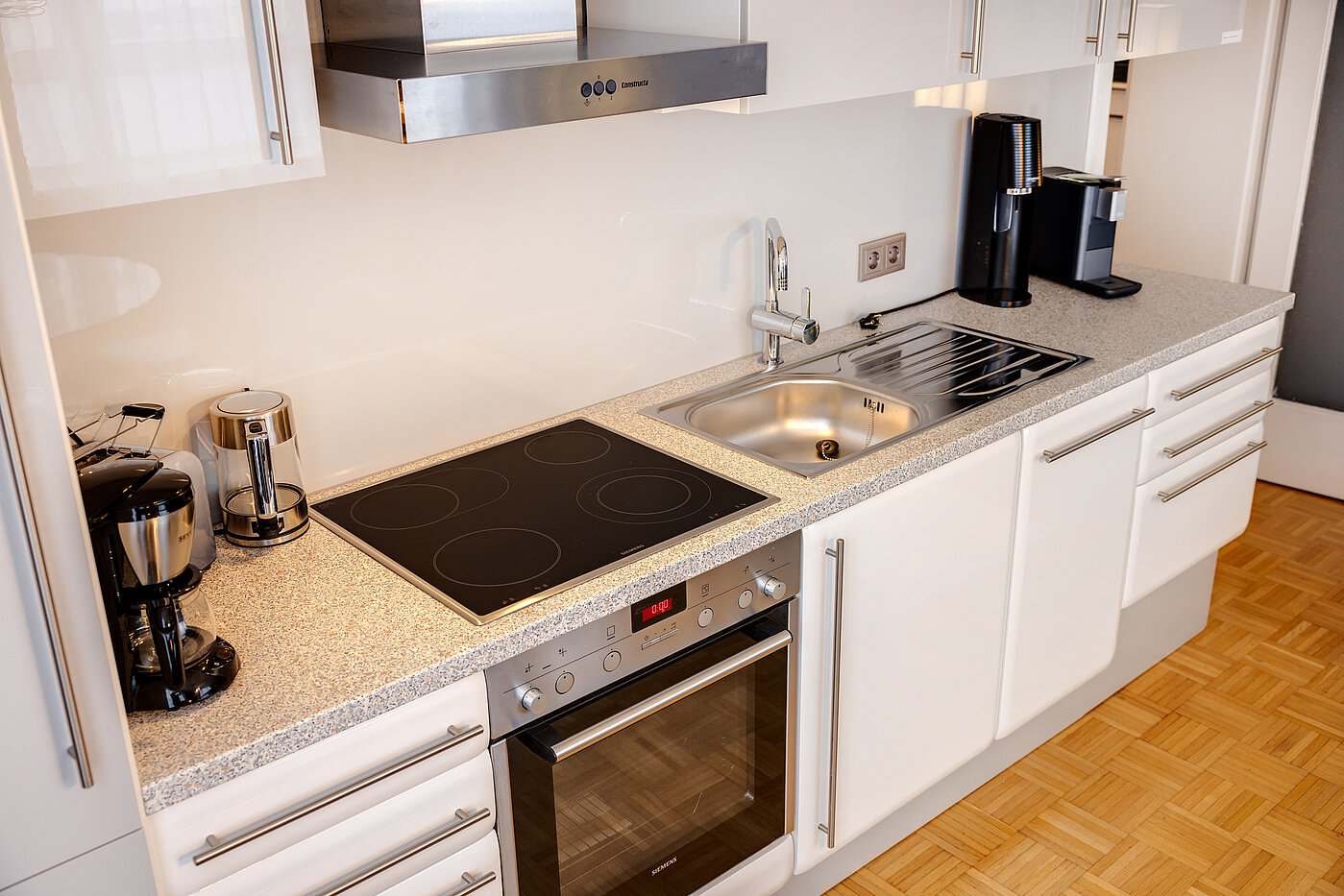 Appartamento al piano terra a 2 camere | 70219 | ...mit Backofen und Cerankochfeld