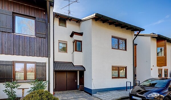 Appartamento a 4 camere | Ismaning | 700081 | Hausansicht Straßenseite