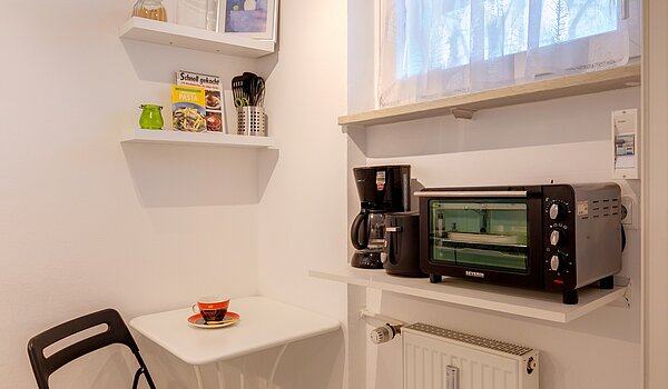 Apartment a 1 camera | München-Sendling-Westpark | 70395 | ...Fenster und Essplatz