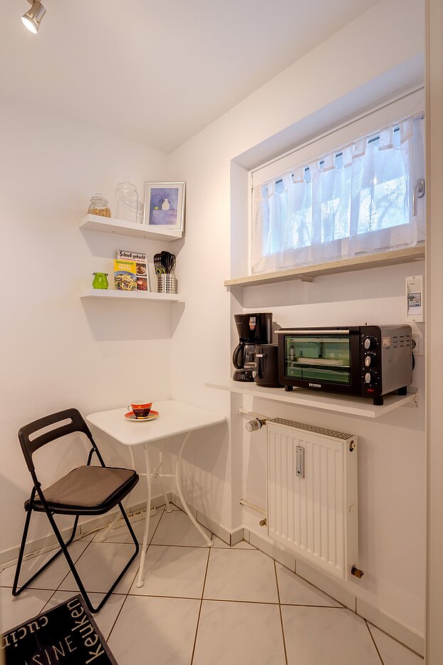 Apartment a 1 camera | München-Sendling-Westpark | 70395 | ...Fenster und Essplatz