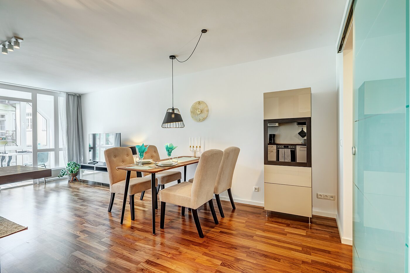 Appartamento a 2 camere | München-Schwabing | 70434 | ...und Esstisch