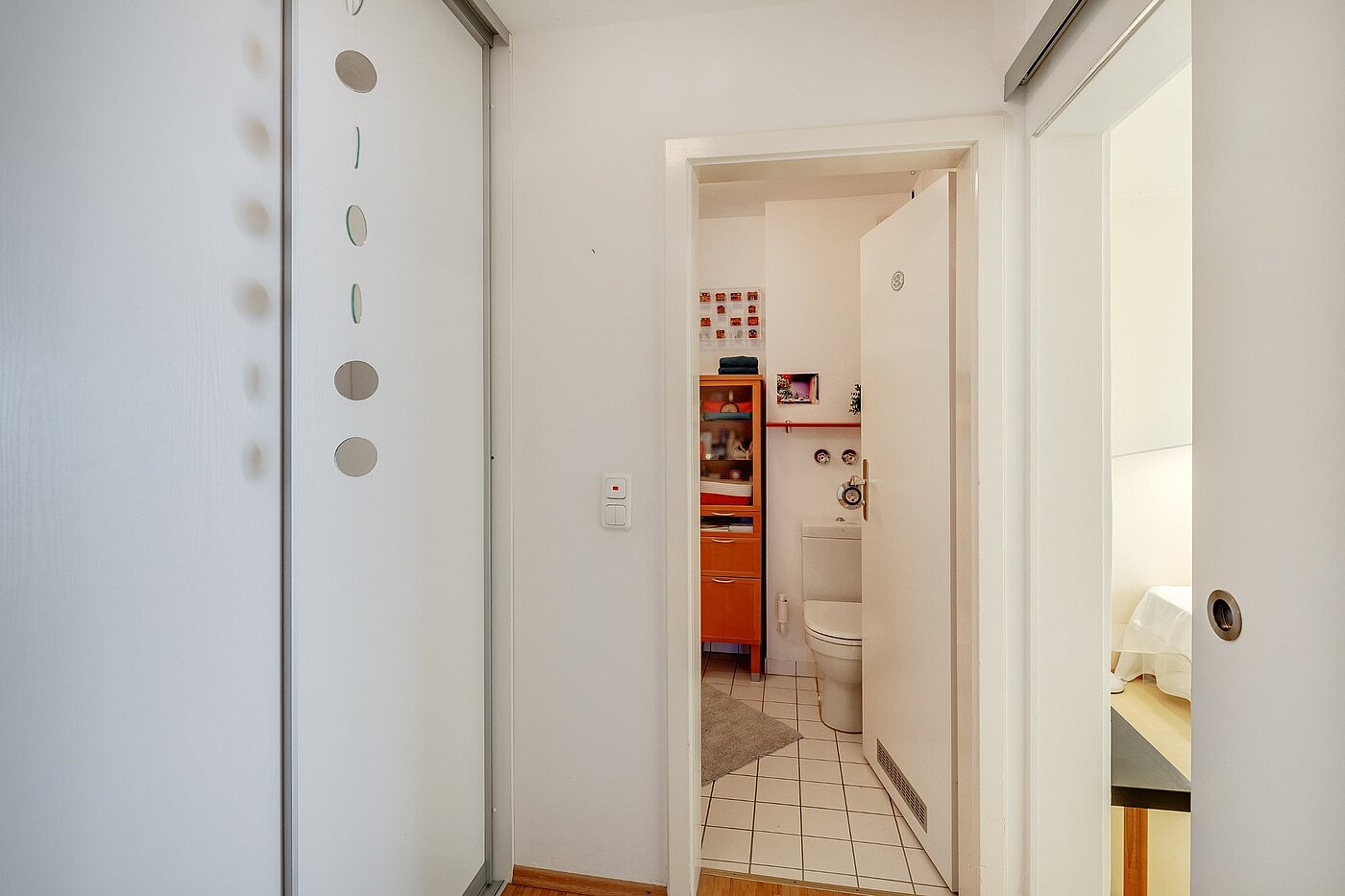 Appartamento a 2 camere | München-Nymphenburg | 2101ML6 | Flur mit Einbauschrank