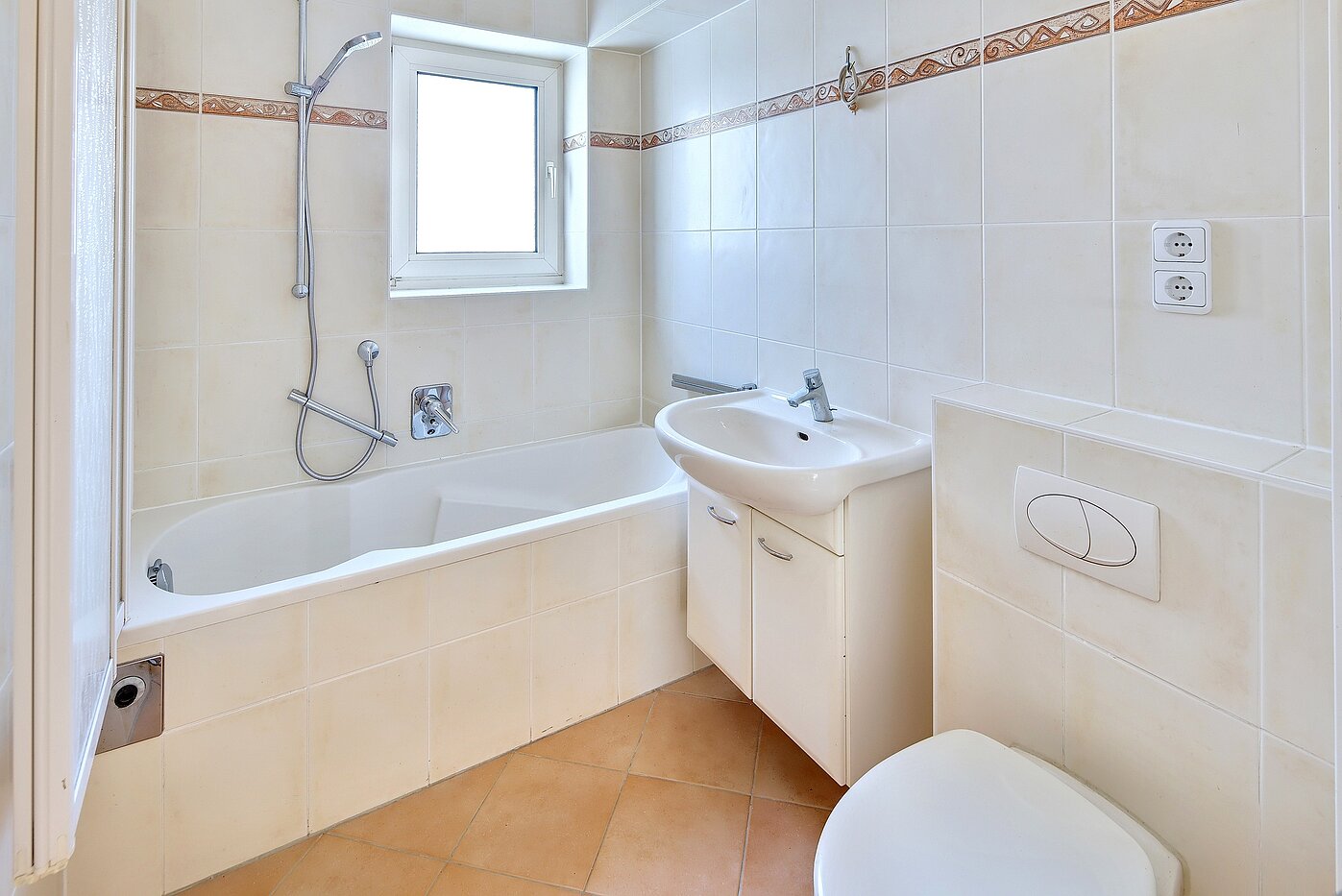 Appartamento a 3 camere | München-Bogenhausen | 70310 | Bad mit Fenster und...