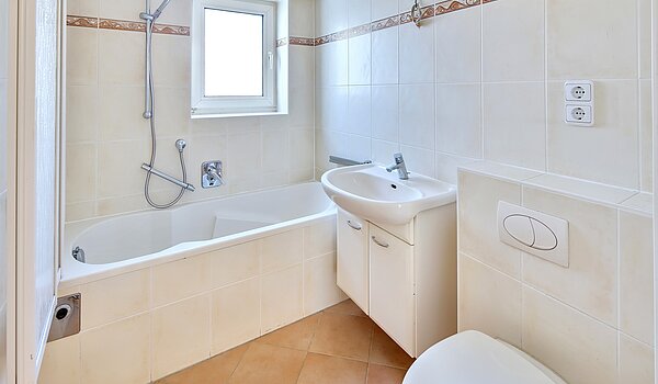 Appartamento a 3 camere | München-Bogenhausen | 70310 | Bad mit Fenster und...