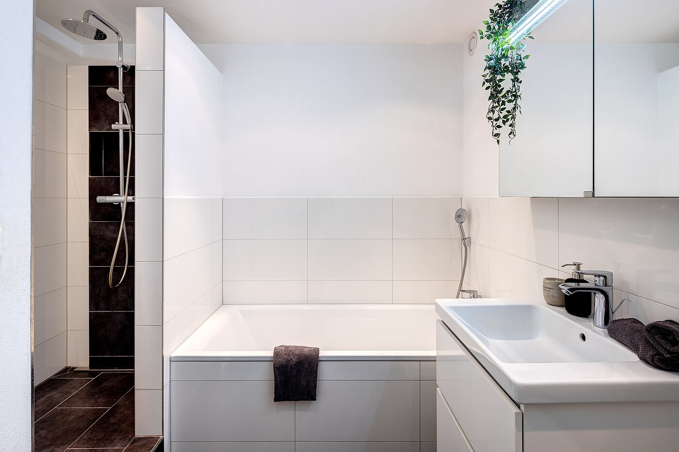 Appartamento a 3.5 camere | München-Bogenhausen | 70267 | ...Dusche und Badewanne