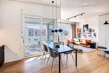 Maxvorstadt: Attico elegante con loggia esposta a sud - disponibile