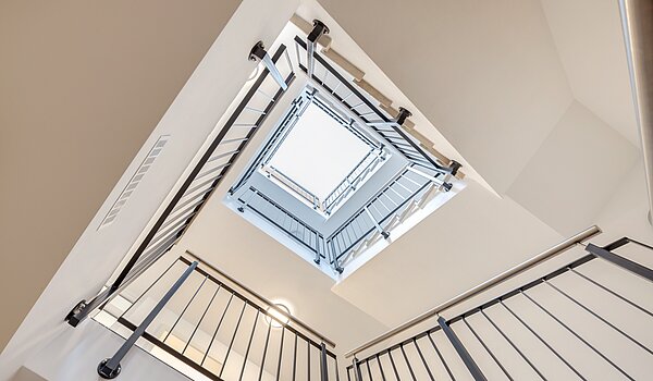 Proprietà speciale a 8 camere | 70406 | Treppenhaus Gewerbe