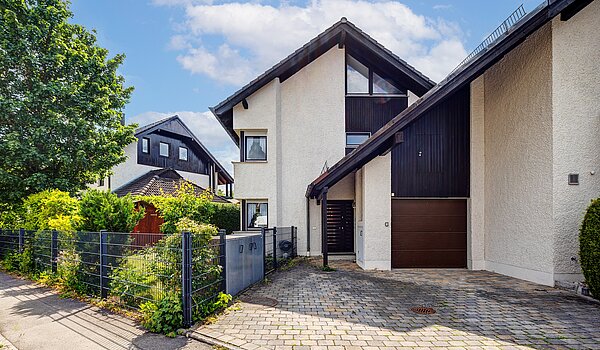 Casa a schiera d'angolo a 6 camere | Germering | 70033 | Eingangsbereich mit Garage