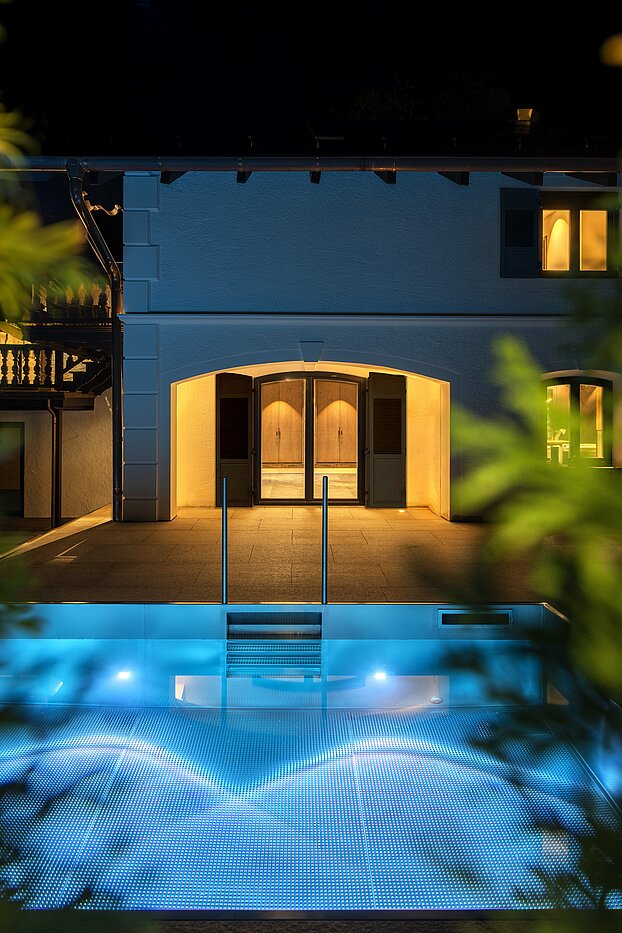 Proprietà speciale a 15 camere | Bad Wiessee | 701591 | Beleuchteter Außenpool