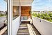 ..mit West-Balkon und...