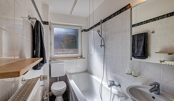 Appartamento a 1 camera | München-Schwabing | 70449 | ...Wannenbad mit Fenster