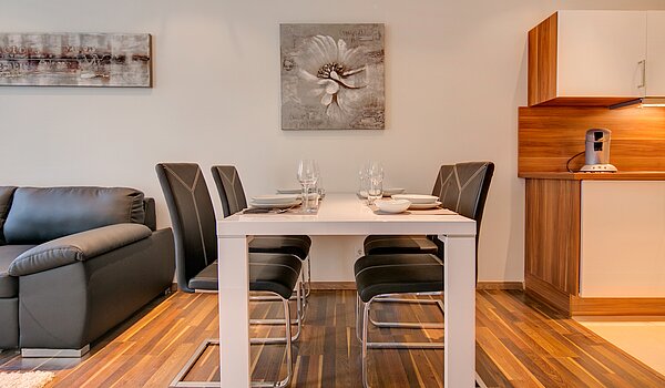 Appartamento al piano terra a 4 camere | München-Neuhausen | 70471 | ...mit Platz zum Essen