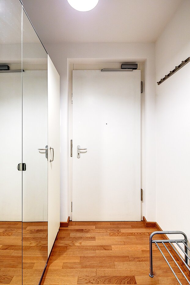 Appartamento a 2.5 camere | 70020 | Flur Blickrichtung Eingang