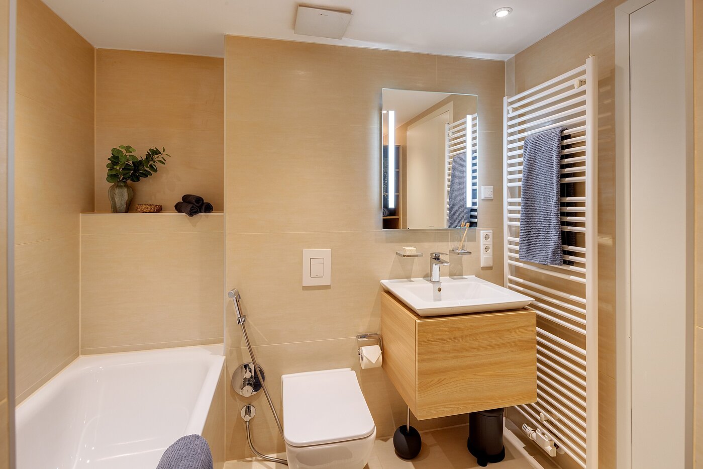 Appartamento a 4 camere | München-Bogenhausen | 70380 | Bad mit Badewanne...