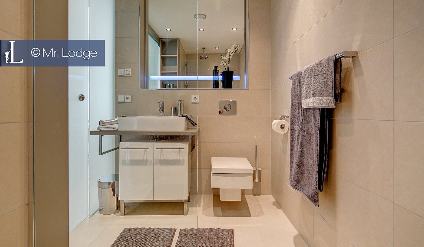 Appartamento a 1 camera | München-Bogenhausen | 1802ML4 | Waschtisch und Spiegelschrank