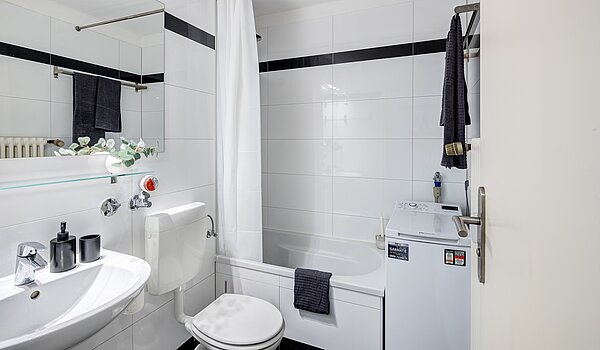 Appartamento a 2 camere | München-Bogenhausen | 70142 | Bad mit Waschmaschine