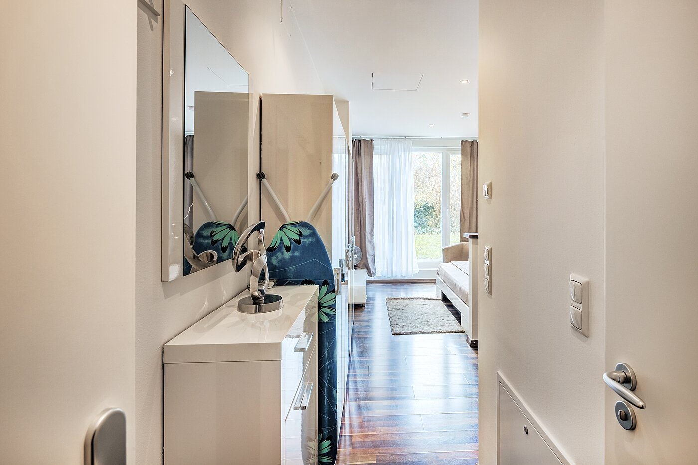 Appartamento al piano terra a 4 camere | München-Neuhausen | 70471 | Flur vom Eingang kommend
