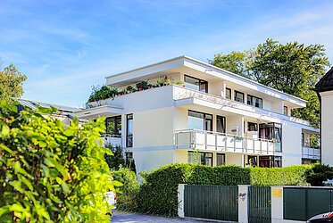 Obermenzing: Monolocale appena ristrutturato con balcone esposto a sud - disponibile