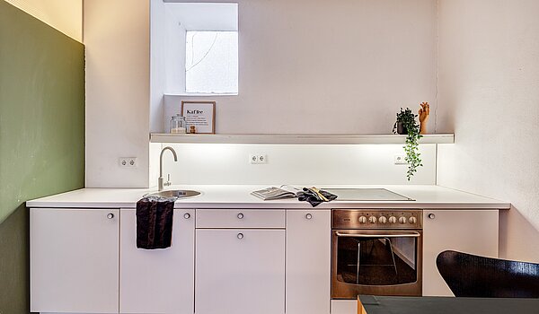 Appartamento con soppalco a 1 camera | München-Isarvorstadt | 2211ML7 | Die breite Küchenzeile...