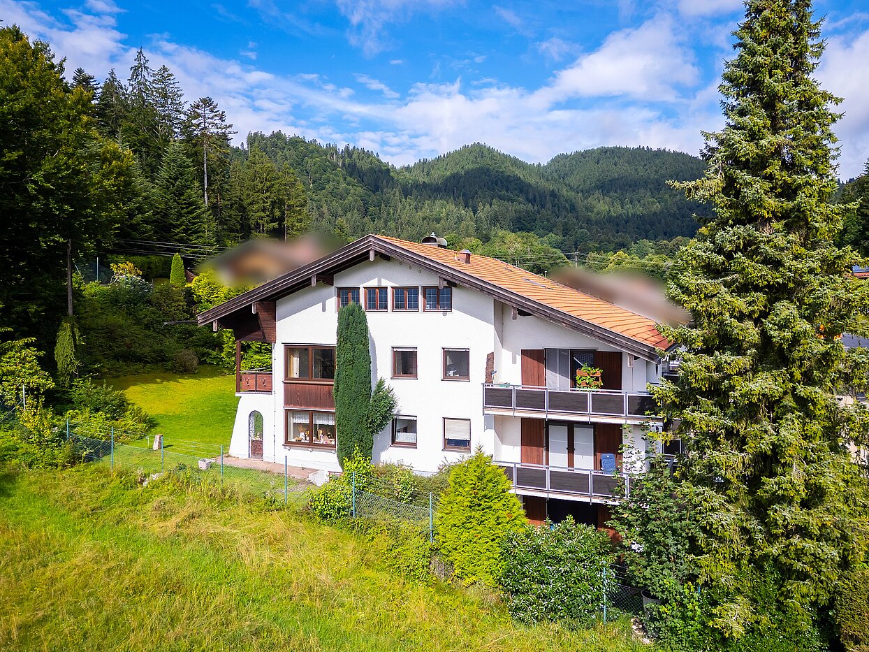 Mehrfamilienhaus a 10 camere | Bad Wiessee | 70212 | von Osten