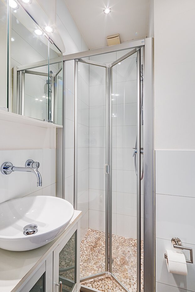 Appartamento al piano terra a 4 camere | München-Neuhausen | 70471 | ...mit Dusche