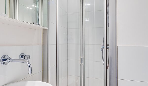 Appartamento al piano terra a 4 camere | München-Neuhausen | 70471 | ...mit Dusche