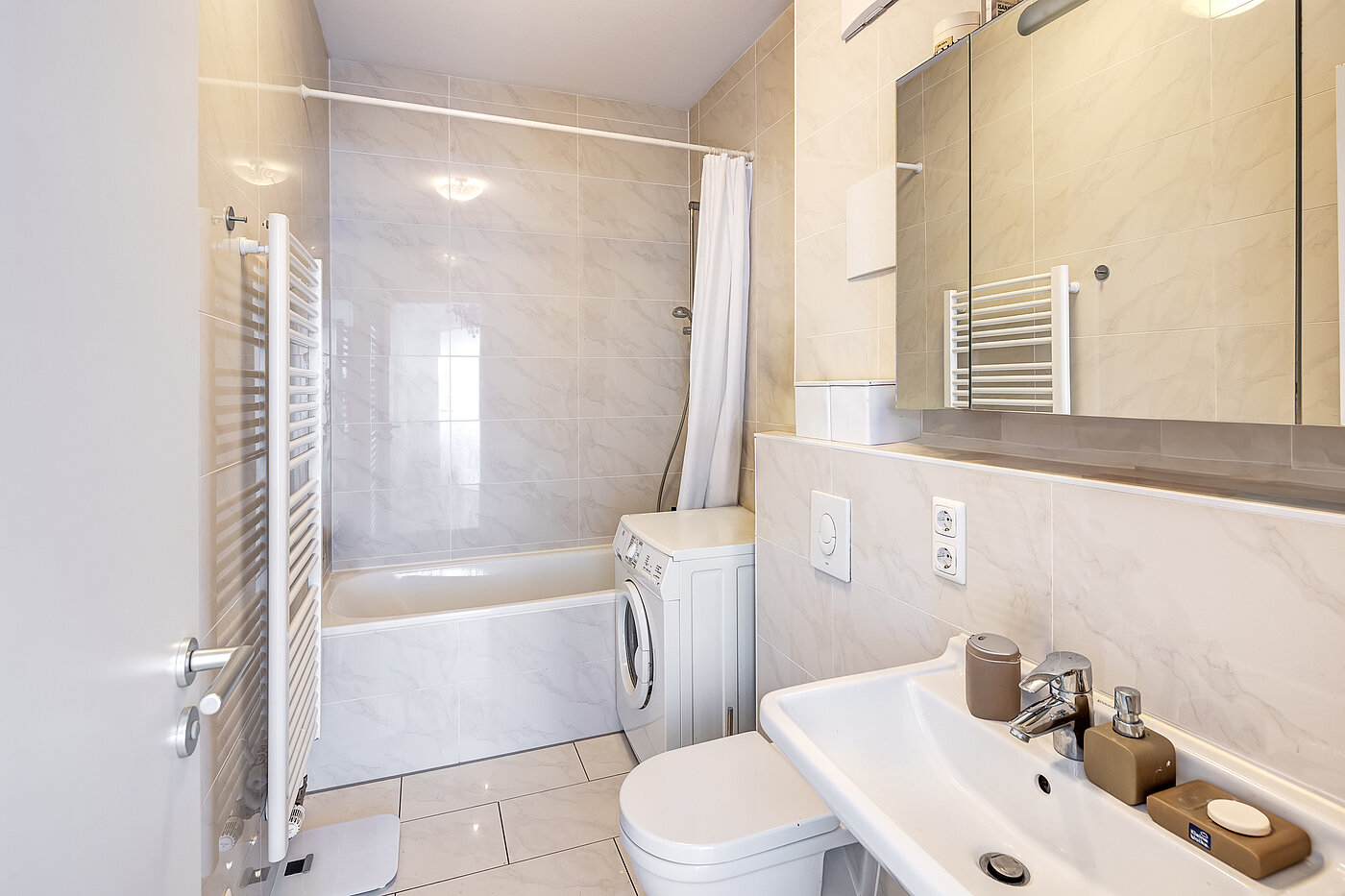 Appartamento a 2 camere | München-Schwabing | 70153 | Bad mit Badewanne...