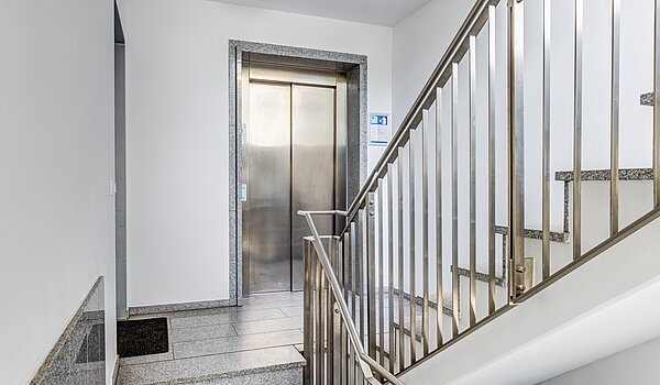 Appartamento a 3 camere | München-Neuhausen | 70489 | Edles Treppenhaus