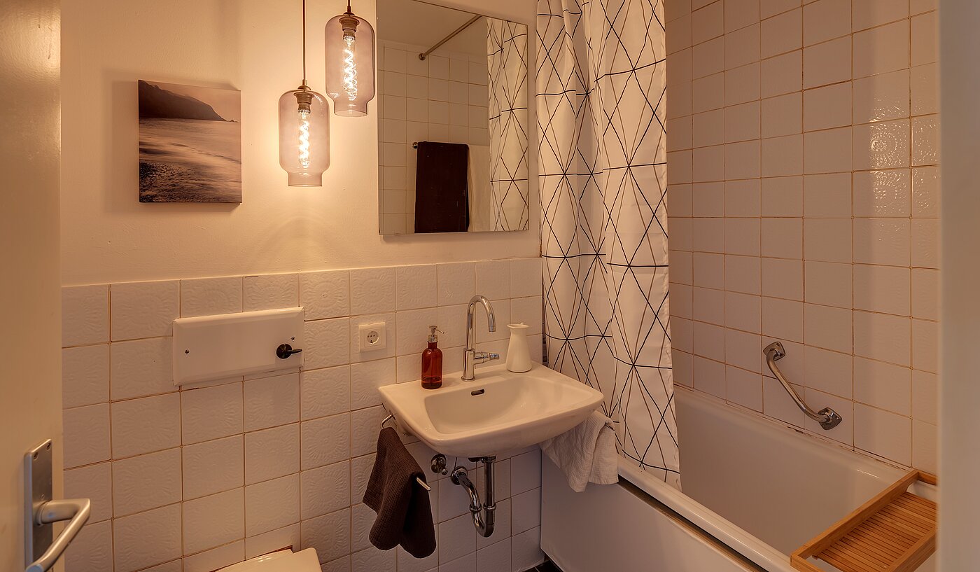 Appartamento a 1 camera | München-Au | 2211ML1 | Badezimmer mit Wanne und...