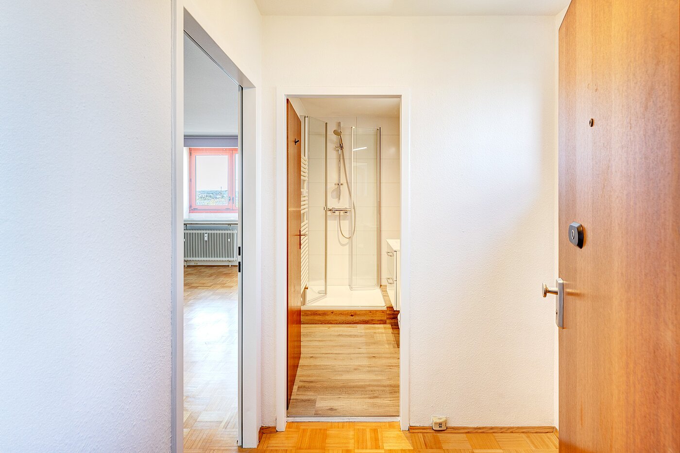 Appartamento a 1 camera | München-Laim | 70144 | Flur Richtung Wohnzimmer und Bad