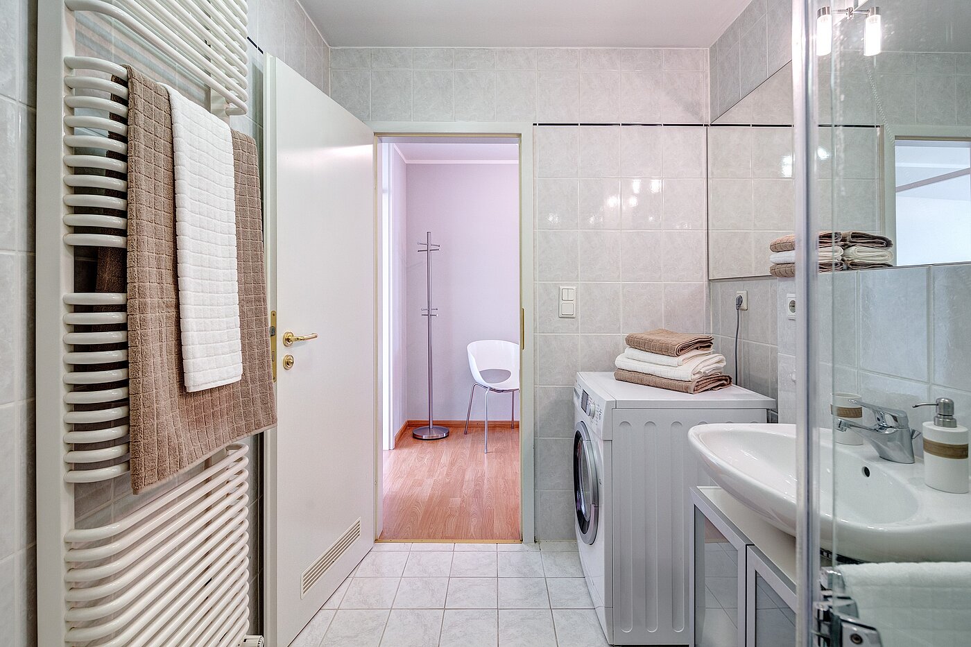 Appartamento a 2 camere | München-Schwabing | 70102 | Handtuchheizkörper und Wasch-Trockner