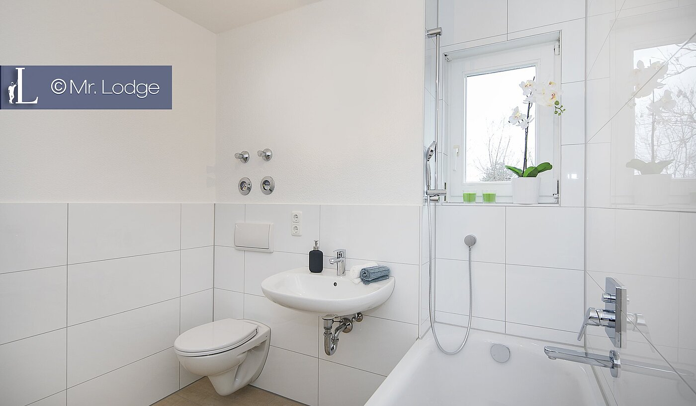 Casa bifamiliare a 5 camere | 1702ML1 | Bad mit Fenster