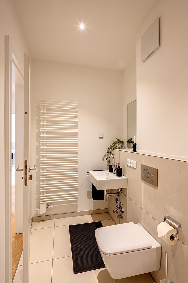Terrassenwohnung a 3 camere | München-Harlaching | 70371 | Gästetoilette mit...