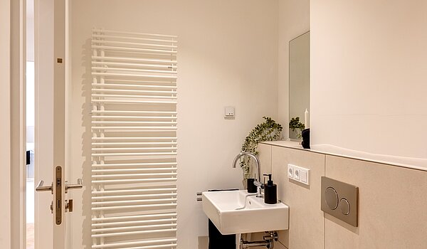 Terrassenwohnung a 3 camere | München-Harlaching | 70371 | Gästetoilette mit...