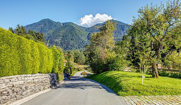 Casa a schiera d'angolo a 3 camere | Kreuth | 70037 | Auffahrt zum Grundstück