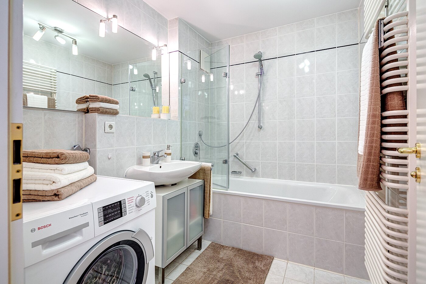 Appartamento a 2 camere | München-Schwabing | 70102 | Bad mit Badewanne...