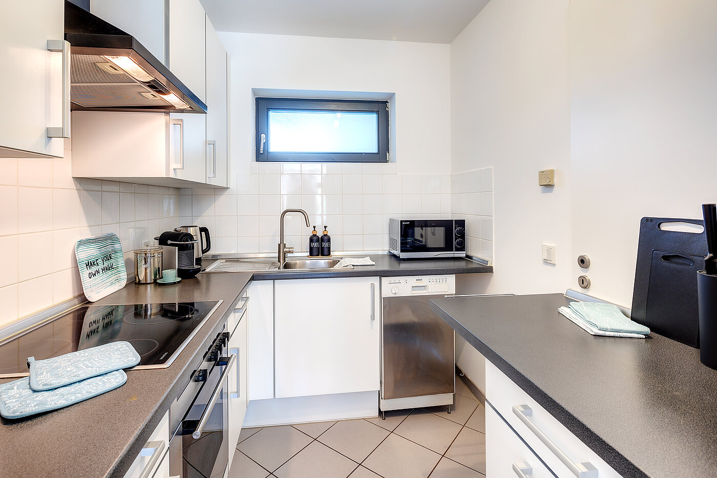 Appartamento a 2 camere | Haar | 70426 | ...Küche mit Einbauten...