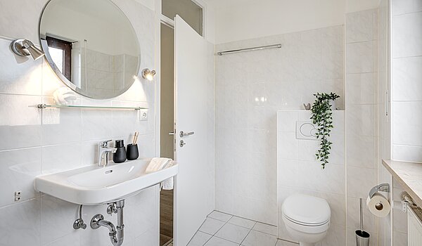 Casa centrale a schiera a 5 camere | Unterschleißheim | 70187 | Helles Badezimmer...