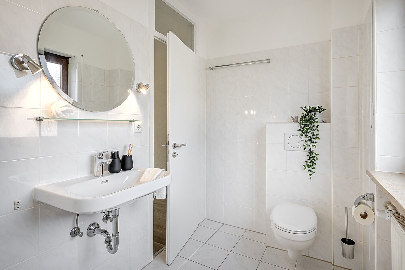 Casa centrale a schiera a 5 camere | Unterschleißheim | 70187 | Helles Badezimmer...
