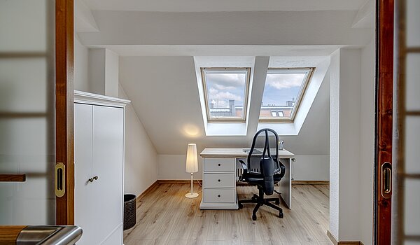 Appartamento mansardato a 4.5 camere | München-Ludwigsvorstadt | 70461 | Wohnen / Essen