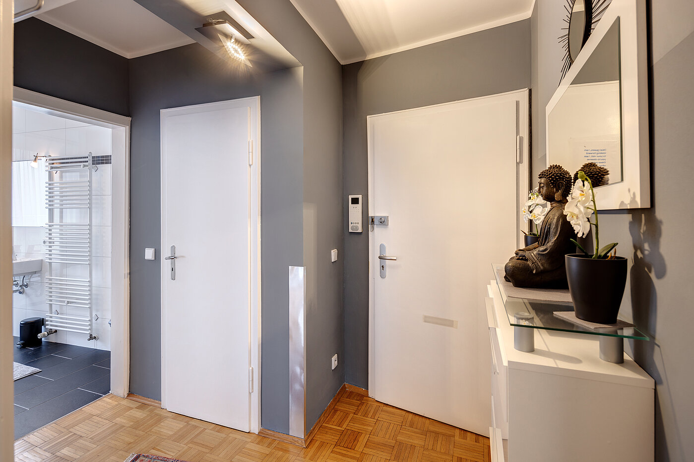 Appartamento al piano terra a 2 camere | 70219 | Eingangsbereich mit Abstellkammer