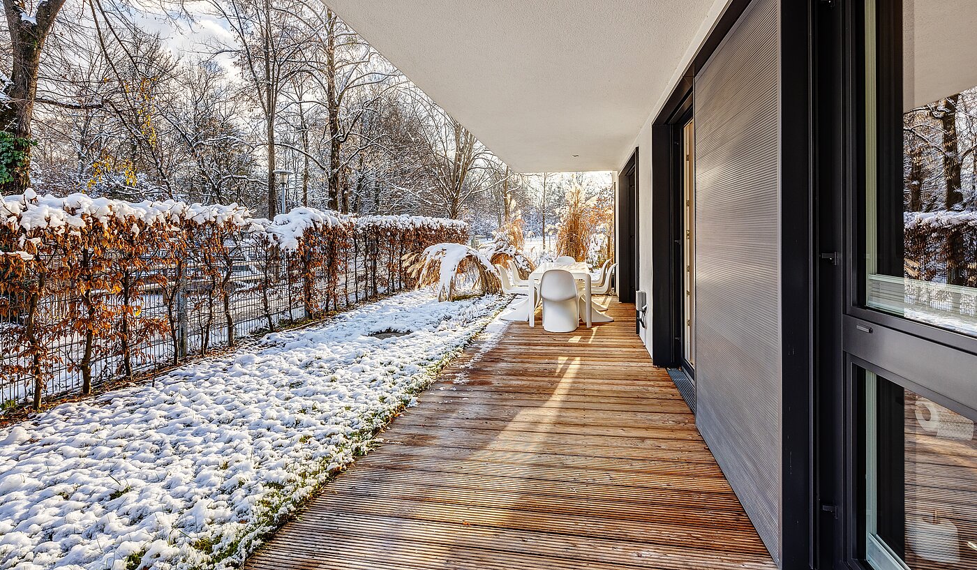 Appartamento al piano terra a 3 camere | 70309 | Umlaufende Terrasse im Winter...