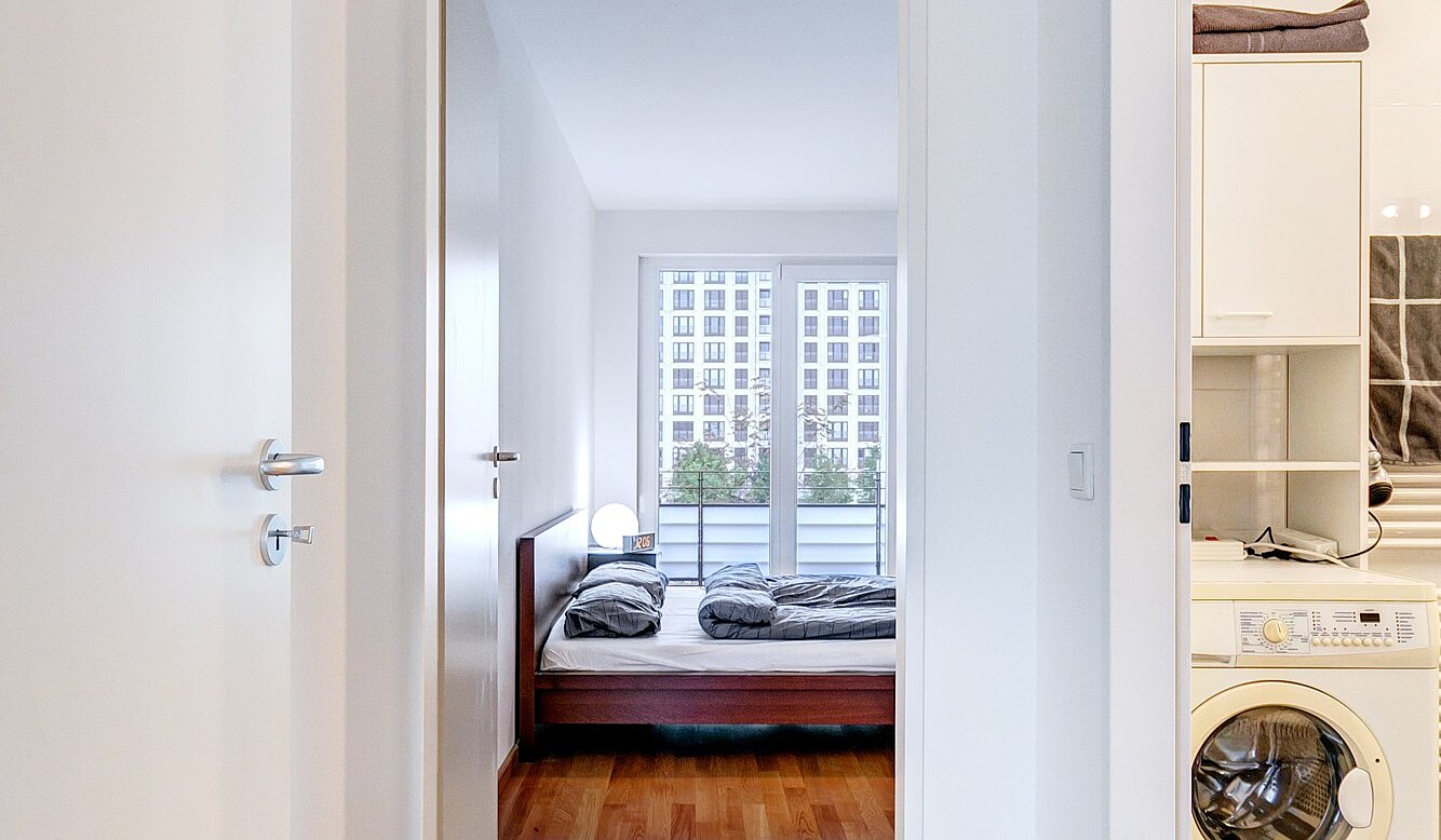 Appartamento a 2.5 camere | 70020 | Flur Blickrichtung Schlafzimmer und Bad