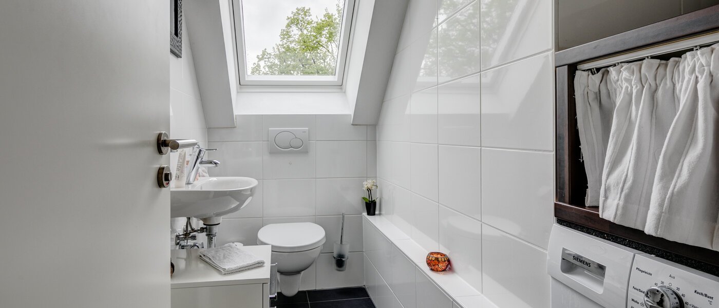 attico München Obersendling 01 toilette per gli ospiti 10566