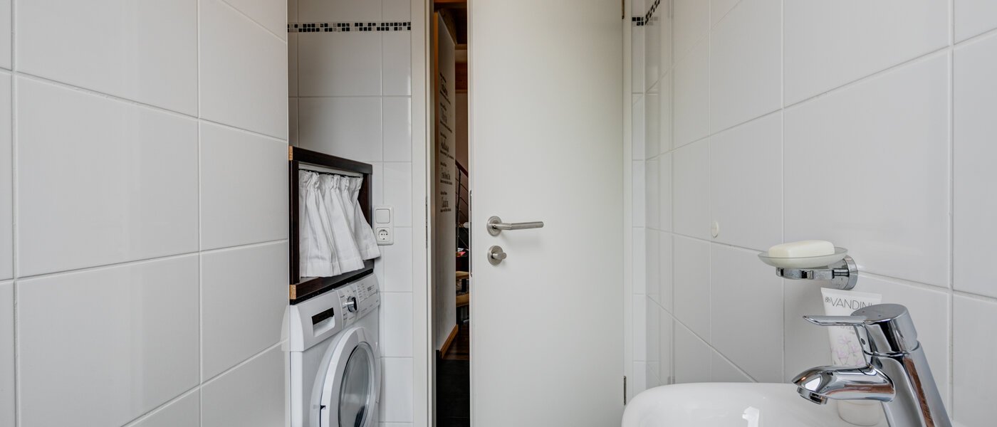 attico München Obersendling 02 toilette per gli ospiti 10566